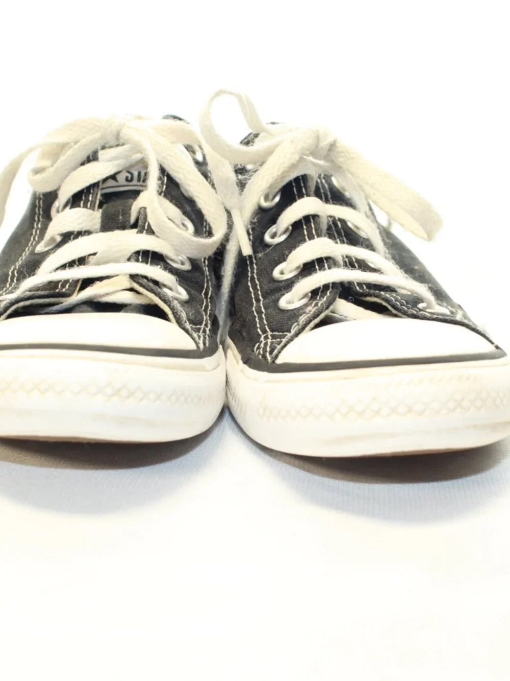Converse Chuck Taylor All Star Youth Size 1 Black Low Top Sneakers - 3J235